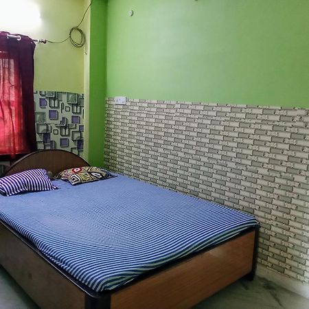 Amar Priya Guest House Калькутта Экстерьер фото