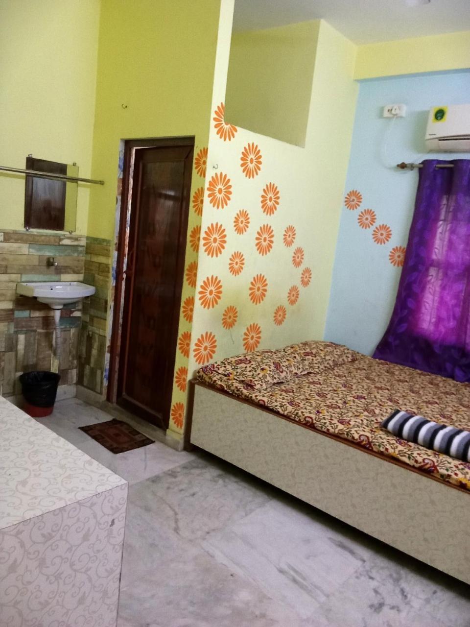 Amar Priya Guest House Калькутта Экстерьер фото