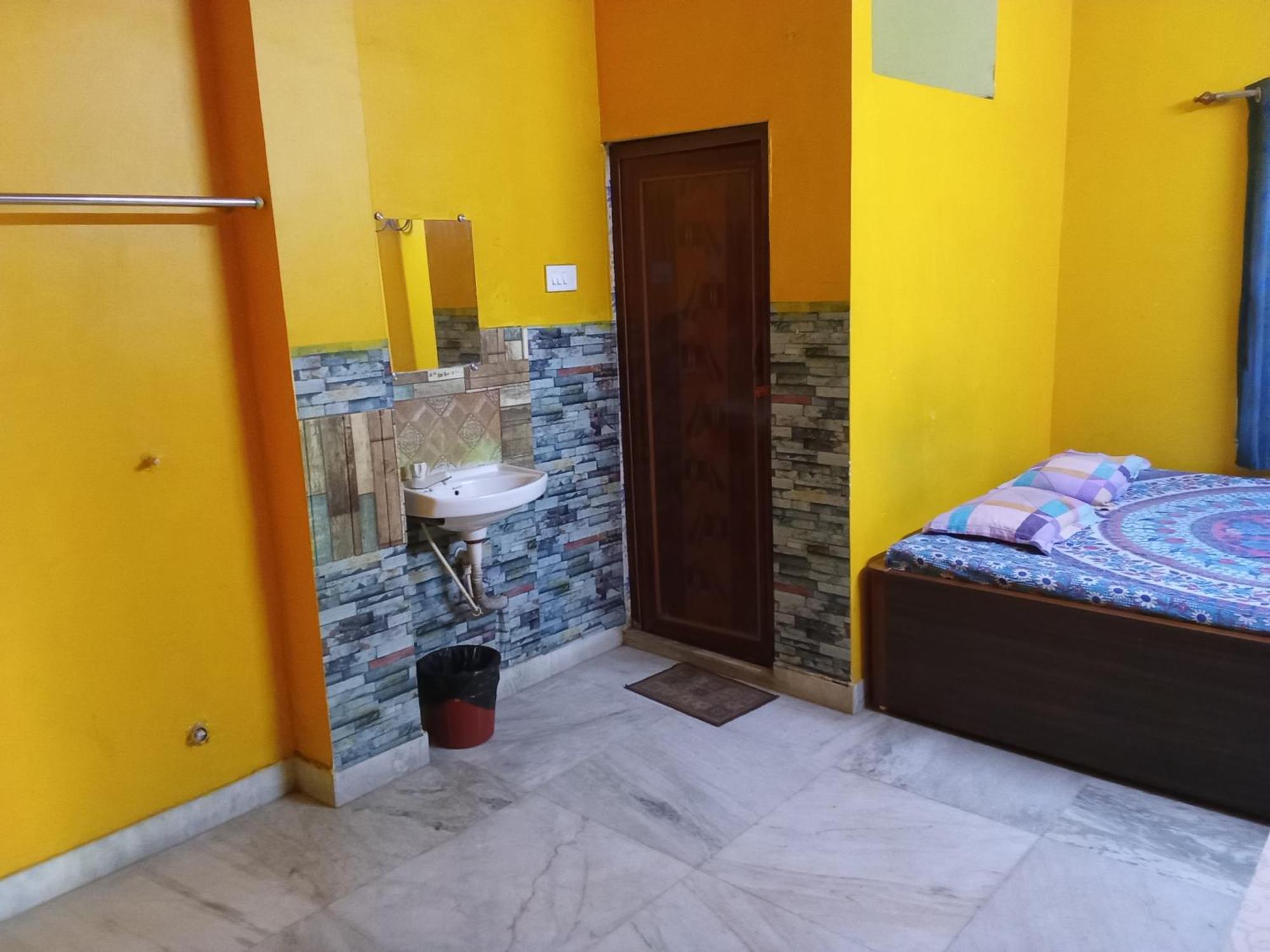Amar Priya Guest House Калькутта Экстерьер фото