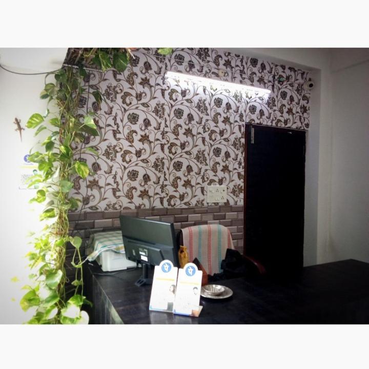 Amar Priya Guest House Калькутта Экстерьер фото